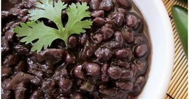 Receta de deliciosos frijoles negros con sabor cubano.