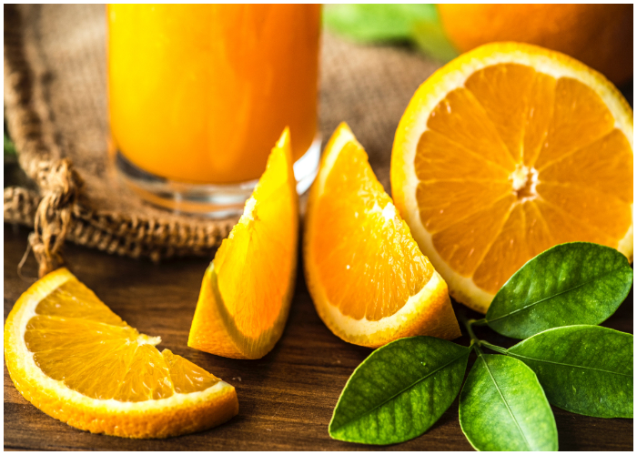 La naranja es empleada en la elaboración de deliciosos platillos y bebidas.