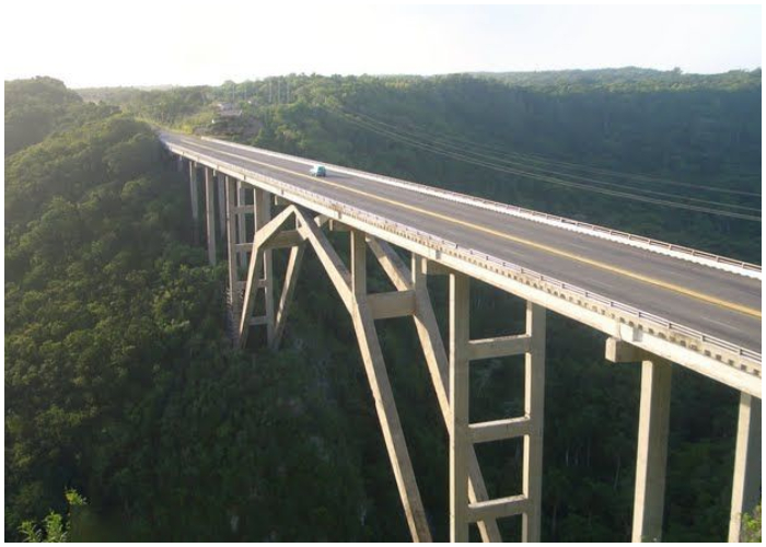 Puente de Bacunayagua, una de las siete maravillas de la Ingeniería Cubana.