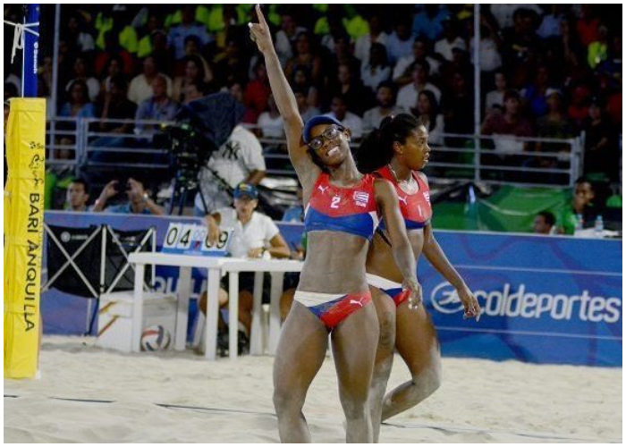 Selección femenina de voleibol de playa preparada para partir a República Dominicana.