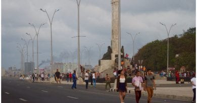 La Piragua, bella plaza abierta en el Malecón.