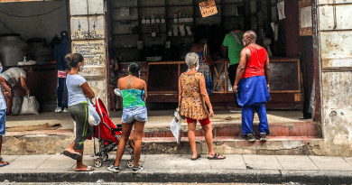 Cubanos recibirán anticipo de 1000 pesos del salario el 23 de diciembre