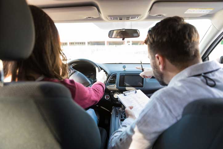 instructor-examen-sacar-licencia-de-conducir-en-España-siendo-cubano