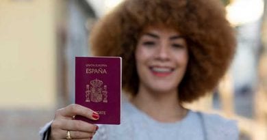 chica-con-pasaporte-español