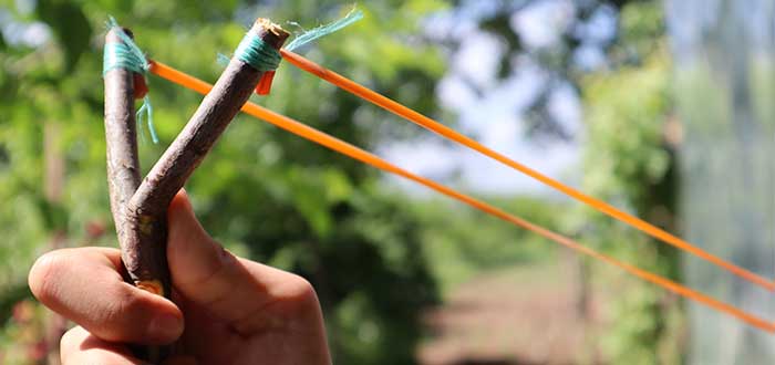 juegos tradicionales cubanos: tirapiedras