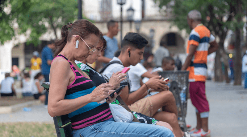 Senado de EEUU aprueba enmienda para una internet libre en Cuba