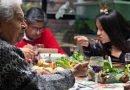 Cubanos en cena familiar