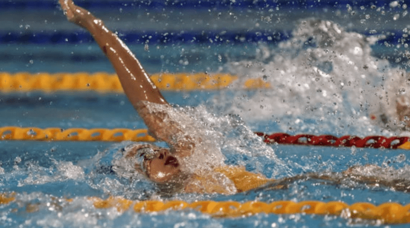 La cubana Andrea Becali rompe récord de natación