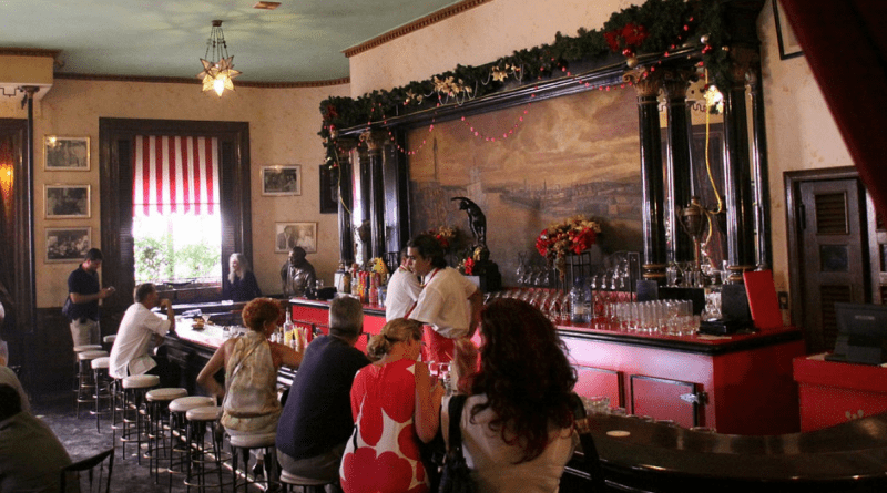 El Floridita, bar favorito de Hemingway, abre sus puertas en Varadero