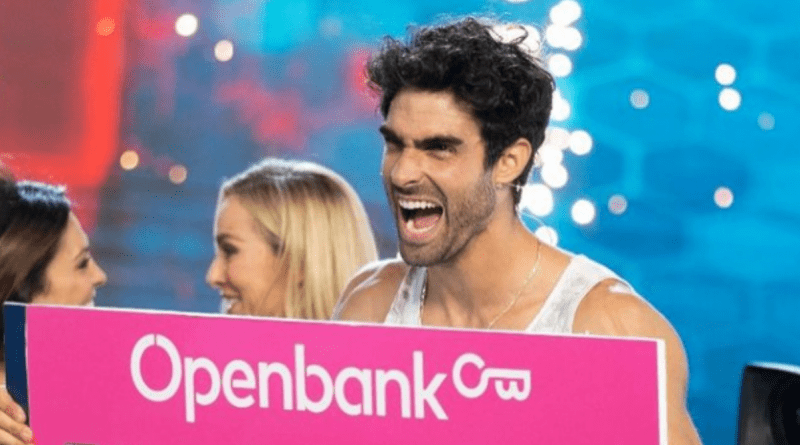 El modelo cubano Juan Betancourt ganó el primer premio de 30.000 euros y un automóvil, en la final del programa español El Desafío. 