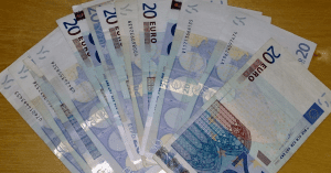 Consulado de España en Cuba advierte que solo acepta euros en efectivo