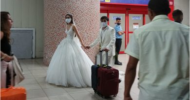 Novios boda cuba aeropuerto