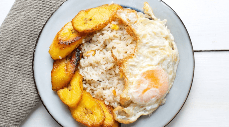 Arroz a la cubana: la receta más económica y deliciosa