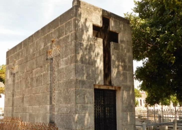 tumba vertical cementerio colon