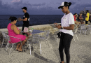 El malecón de La Habana se convierte en un restaurante