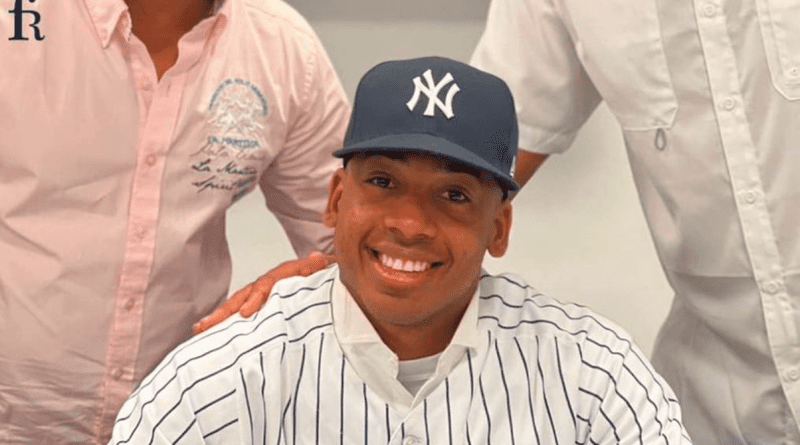 Portento del beisbol cubano firma con los New York Yankees