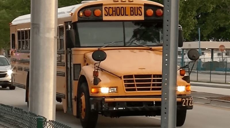 Escuelas públicas de Miami colapsan con estudiantes cubanos