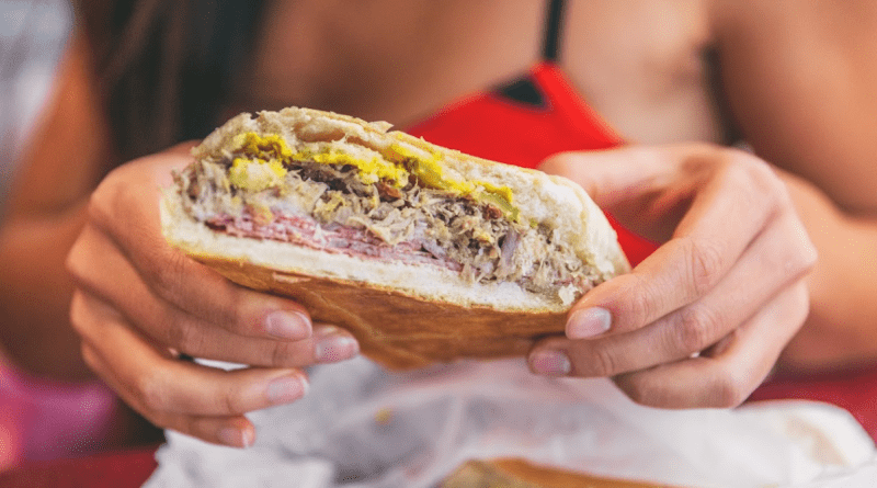 2 sándwiches cubanos entre los mejores del mundo