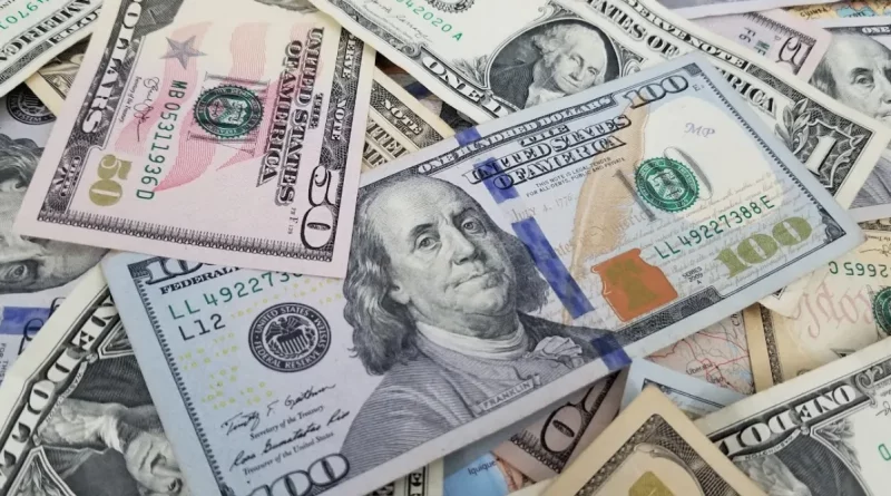 Bancos cubanos aceptarán nuevamente depósitos en dólares estadounidenses