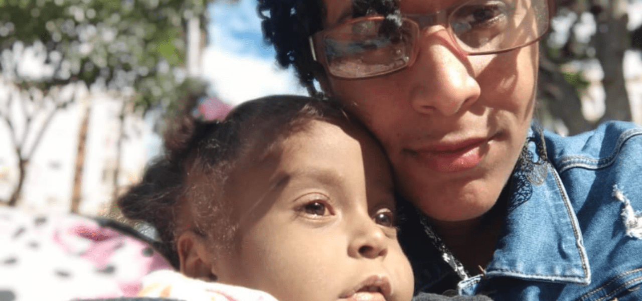 Niña cubana recibe donaciones para un trasplante de hígado en USA