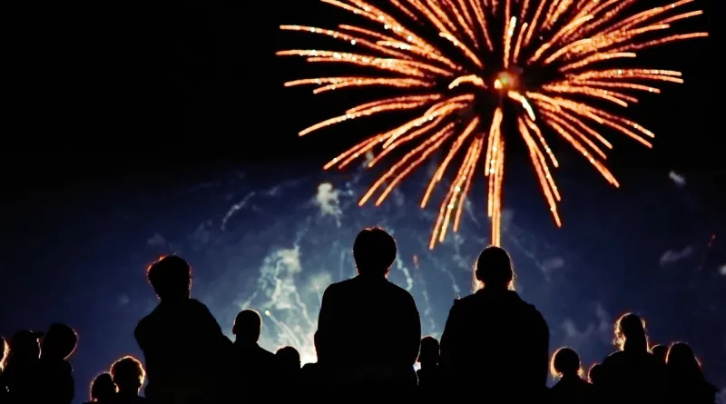 Tradiciones de Estados Unidos durante una celebración familiar