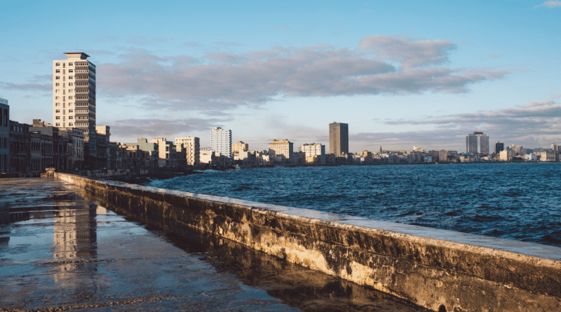 Convocan a licitación para alquilar el Malecón habanero