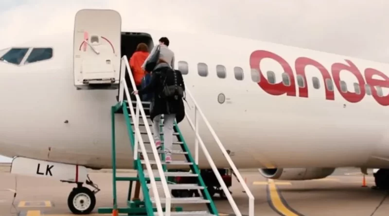 Avión de Andes Líneas Aéreas listo para el chárter a Cuba desde Argentina.