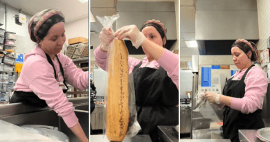 Cubana trabajando en el bakery de Walmart durante su turno nocturno.