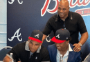 Diego Tornés, pelotero cubano, firma contrato con los Atlanta Braves.