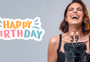 Aly Sánchez celebrando su cumpleaños, mostrando una sonrisa llena de gratitud y felicidad.
