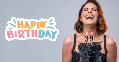 Aly Sánchez celebrando su cumpleaños, mostrando una sonrisa llena de gratitud y felicidad.