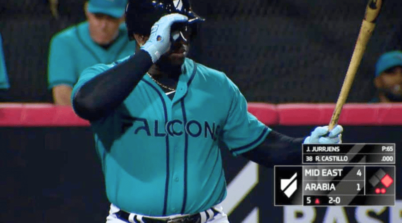 Rusney Castillo, pelotero cubano, debutando en la UAE Series con los Mid East Falcons.