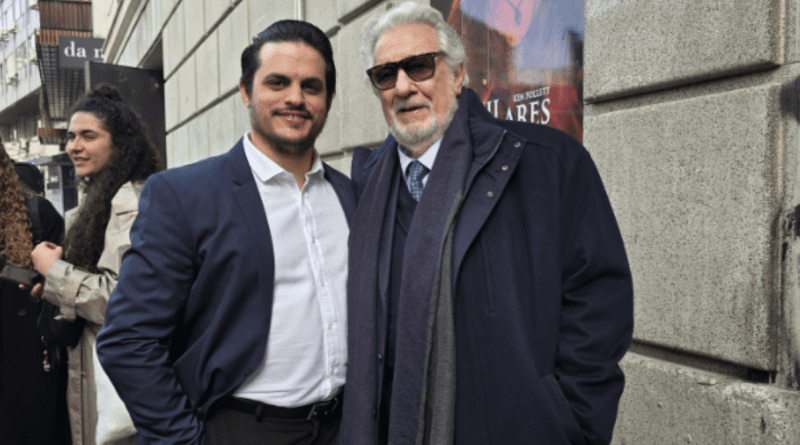 Andrés Sánchez Joglar junto a Plácido Domingo tras su presentación en Madama Butterfly.