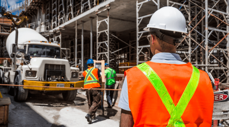 Canadá ofrece visas para construcción y residencia permanente a trabajadores extranjeros.