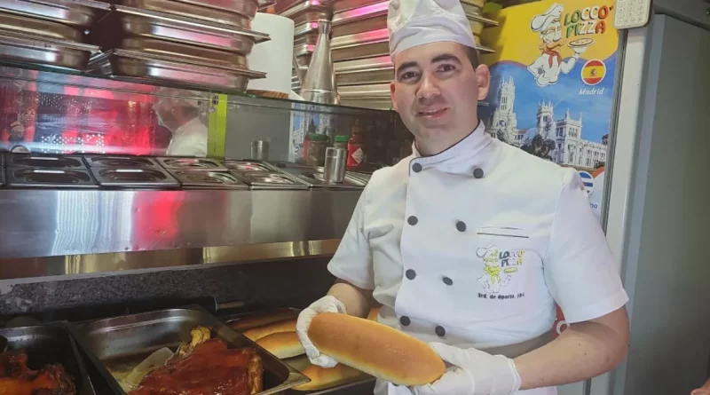 Chef cubano triunfa en madrid en Locco’Pizza, con cola en Usera para bocadillos de pan cubano y pizza con cerdo asado crujiente.