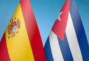 Cubanos solicitando la nacionalidad española en el Consulado de España en La Habana.