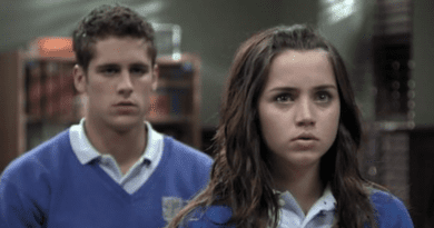 Ana de Armas en una escena de El Internado o en una alfombra roja reciente