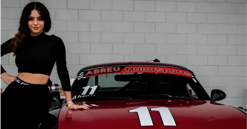 Joven cubana piloto de Fórmula 4 compitiendo en circuito profesional de EE.UU.