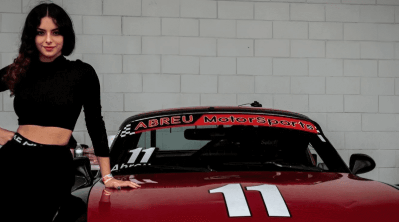 Joven cubana piloto de Fórmula 4 compitiendo en circuito profesional de EE.UU.