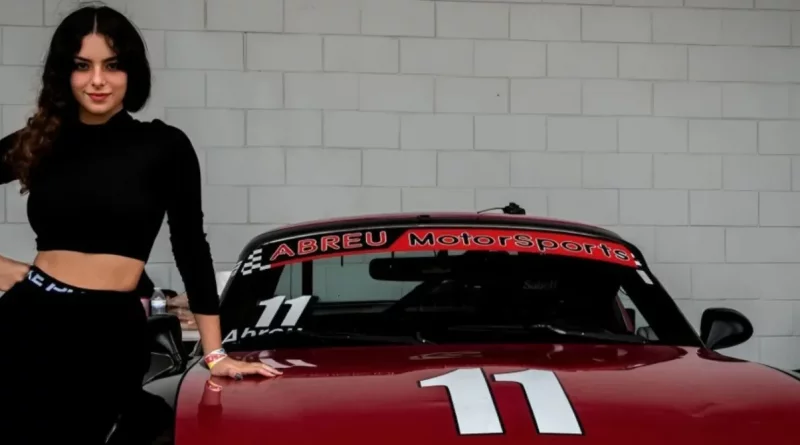 Joven cubana piloto de Fórmula 4 compitiendo en circuito profesional de EE.UU.