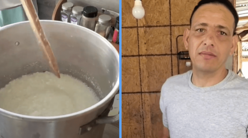 Cubano preparando queso artesanal cubano casero en una olla de aluminio.
