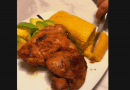 La Guantanamera mostrando su receta de cerdo asado en TikTok.