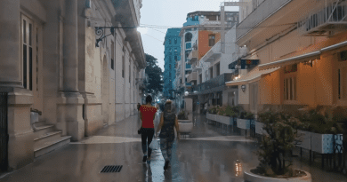 caminar bajo la lluvia-cuba-captura de pantalla-wanna walk-youtube