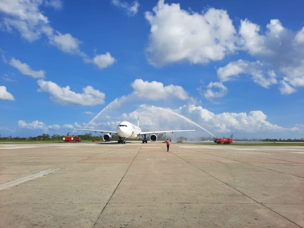 Primer vuelo de iberojet conecta madrid con villa clara