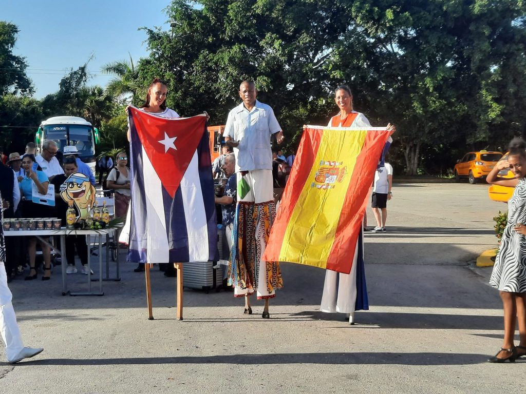 Primer vuelo de iberojet conecta madrid con villa clara