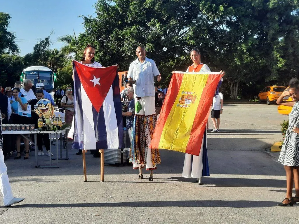 Primer vuelo de iberojet conecta madrid con villa clara