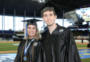 Madre e hijo cubanos se gradúan juntos en universidad de Miami