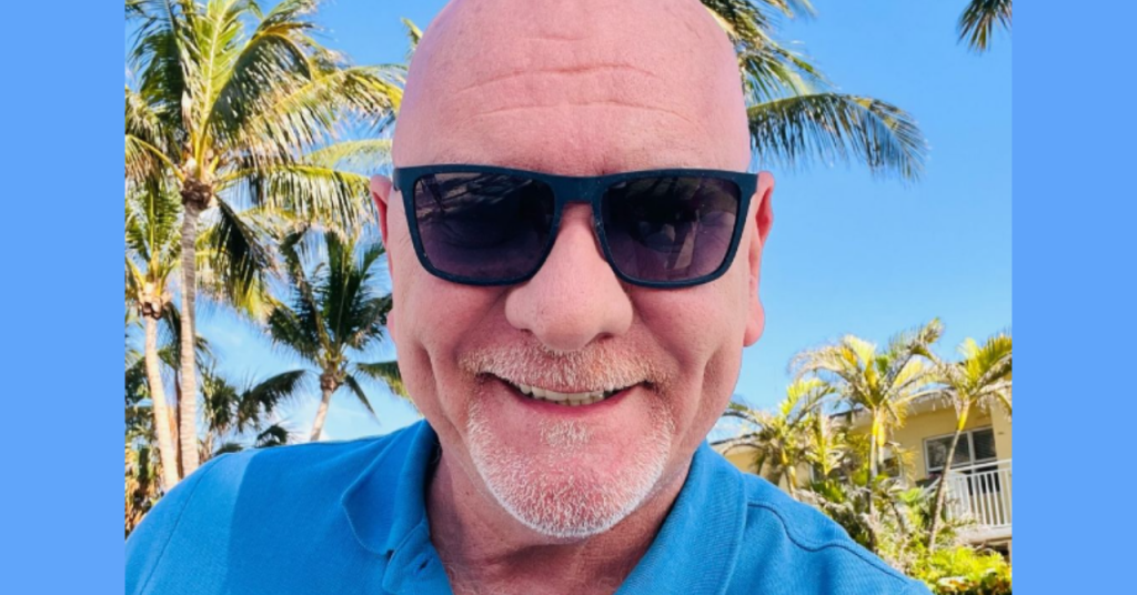 Carlos Otero celebrando su 68 cumpleaños con un mensaje emotivo