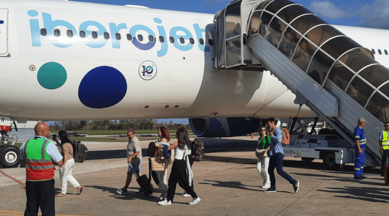 Primer vuelo de iberojet conecta madrid con villa clara