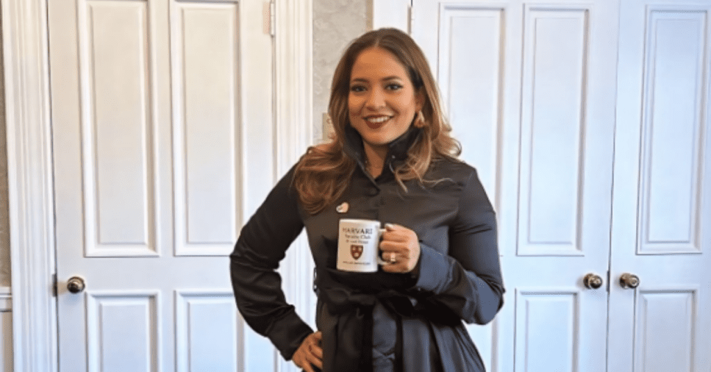 xto alternativo: Yaima Osorio, una cubana en Harvard, durante su intervención como oradora en el Congreso Mundial de Mujeres Líderes.